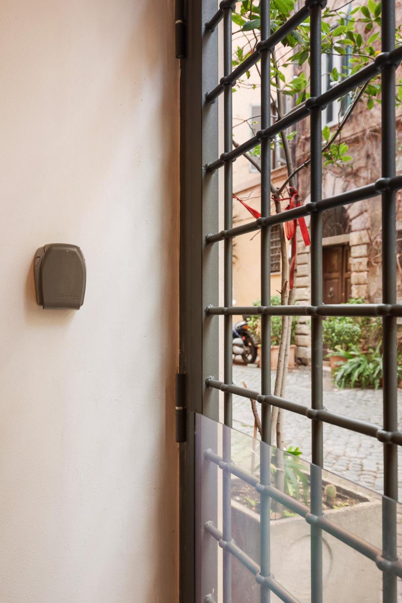 Leopardo Boutique Apartment In Trastevere Roma Ngoại thất bức ảnh